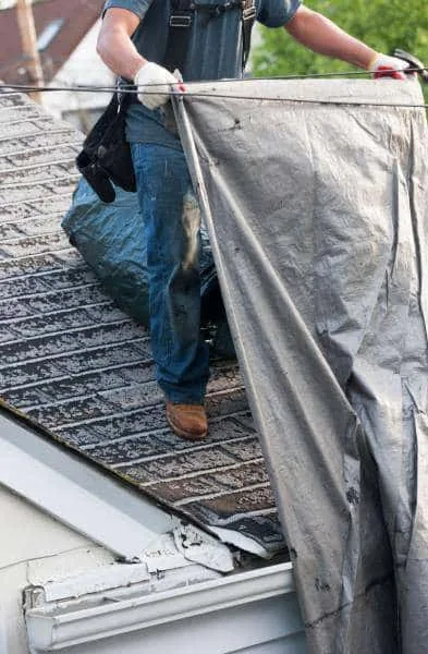 Pose de bâches en urgence dans le Loiret avec Top Toitures
