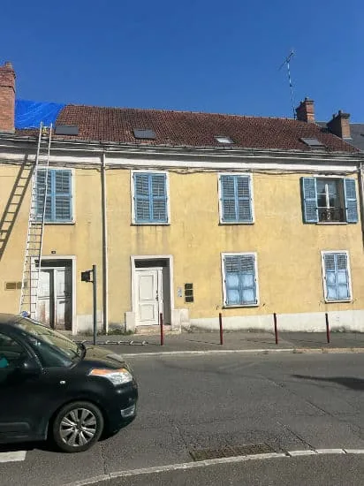 Bâchage d'urgence — pose dune bache sur une toiure en centre ville a malesherbes dans le loiret top