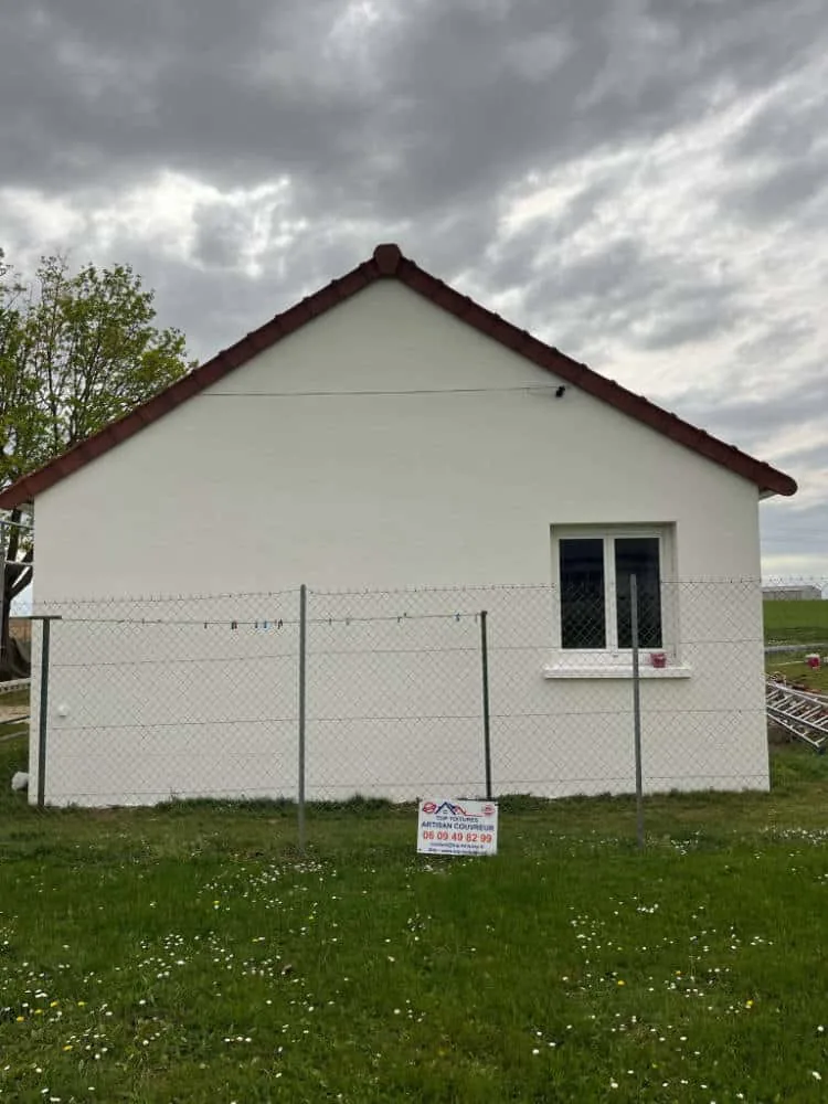 Ravalement de façade — gros plan facade avec panneau