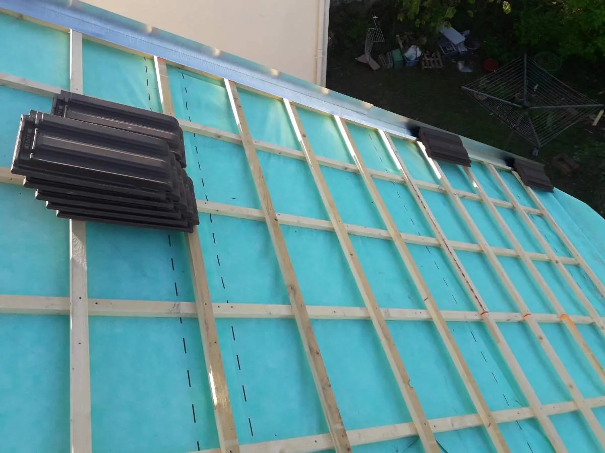 Recherche de fuites — etancheite toiture  pose de tuiles sur toiture renovee