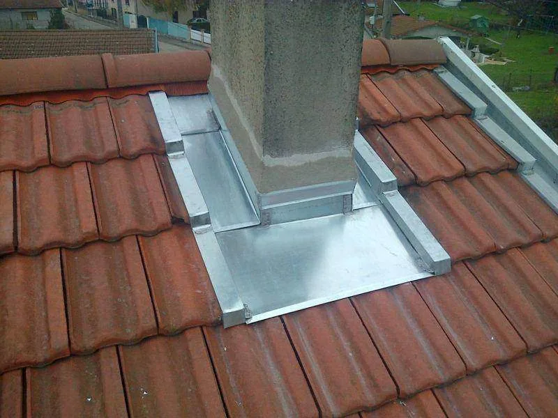 Suppression de cheminée — pied de cheminee en zinc