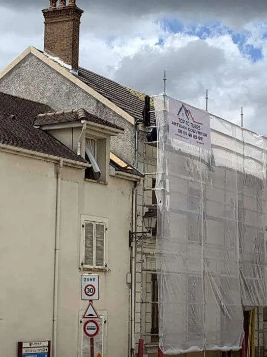 Installation d'échafaudage — rénovation de toiture dans le Loiret