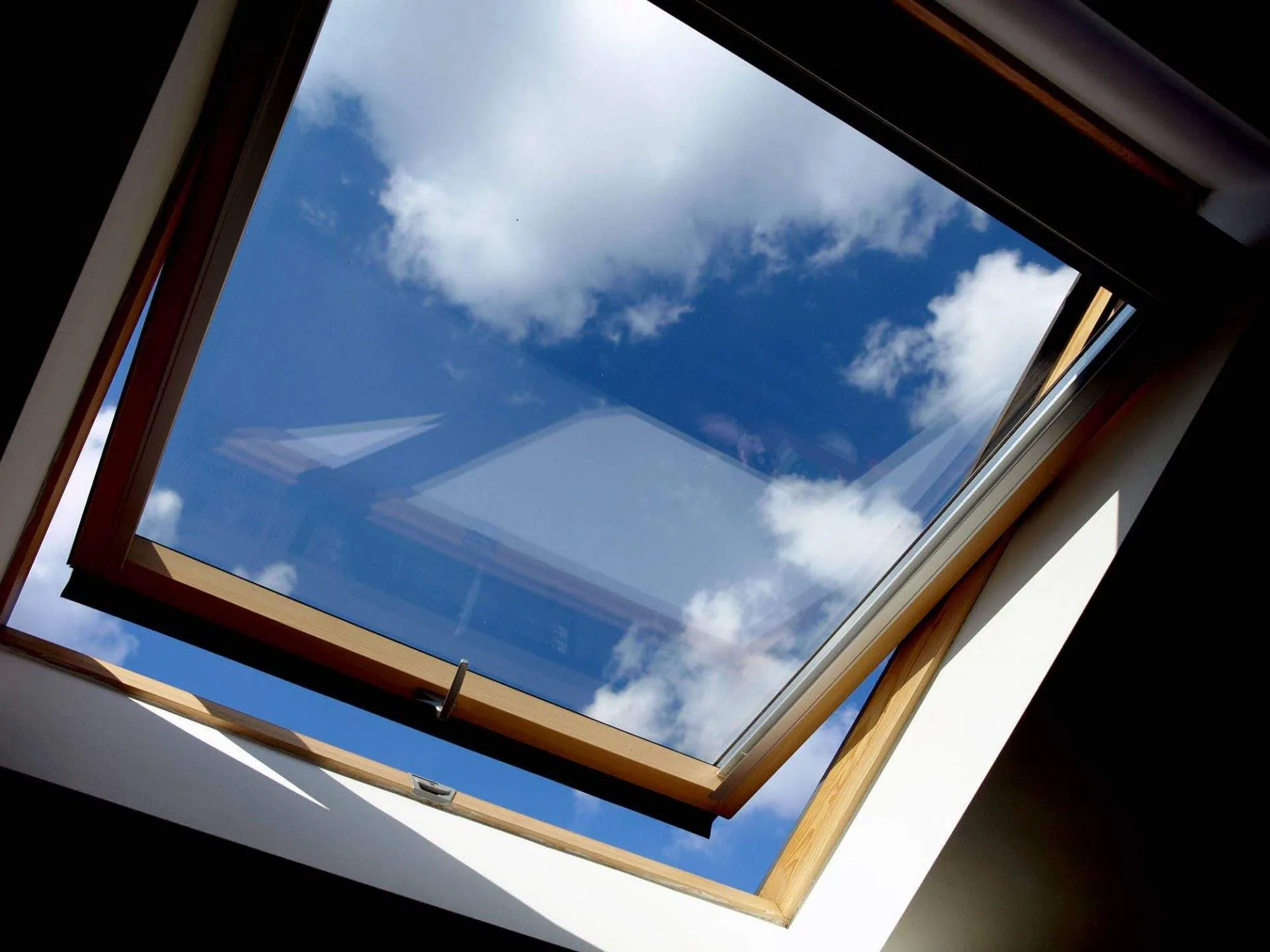 Pose de Velux — gros plan sur velux pose et installation de fenetres de toit yvelines avec ent